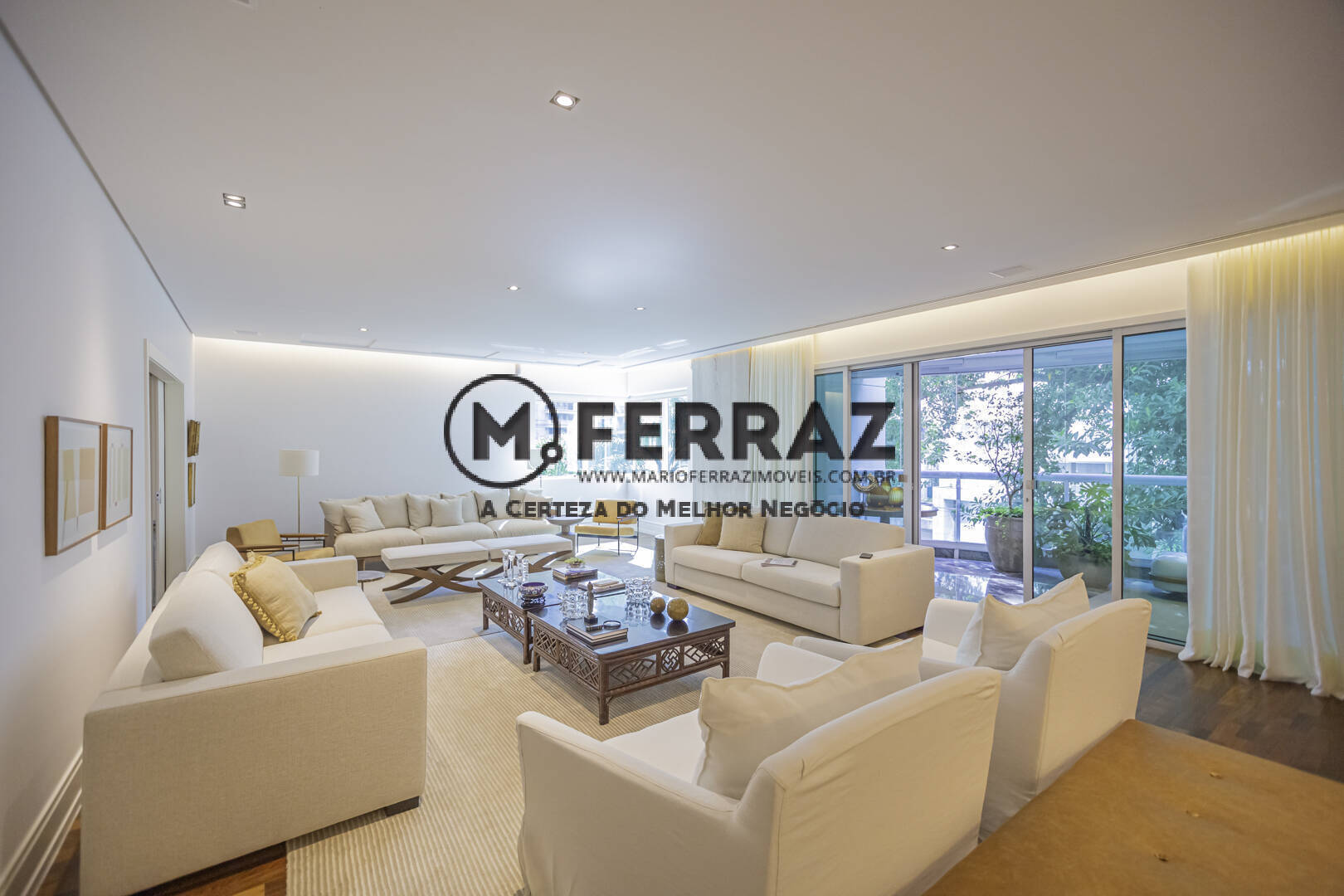 Apartamento para alugar com 4 quartos, 500m² - Foto 2