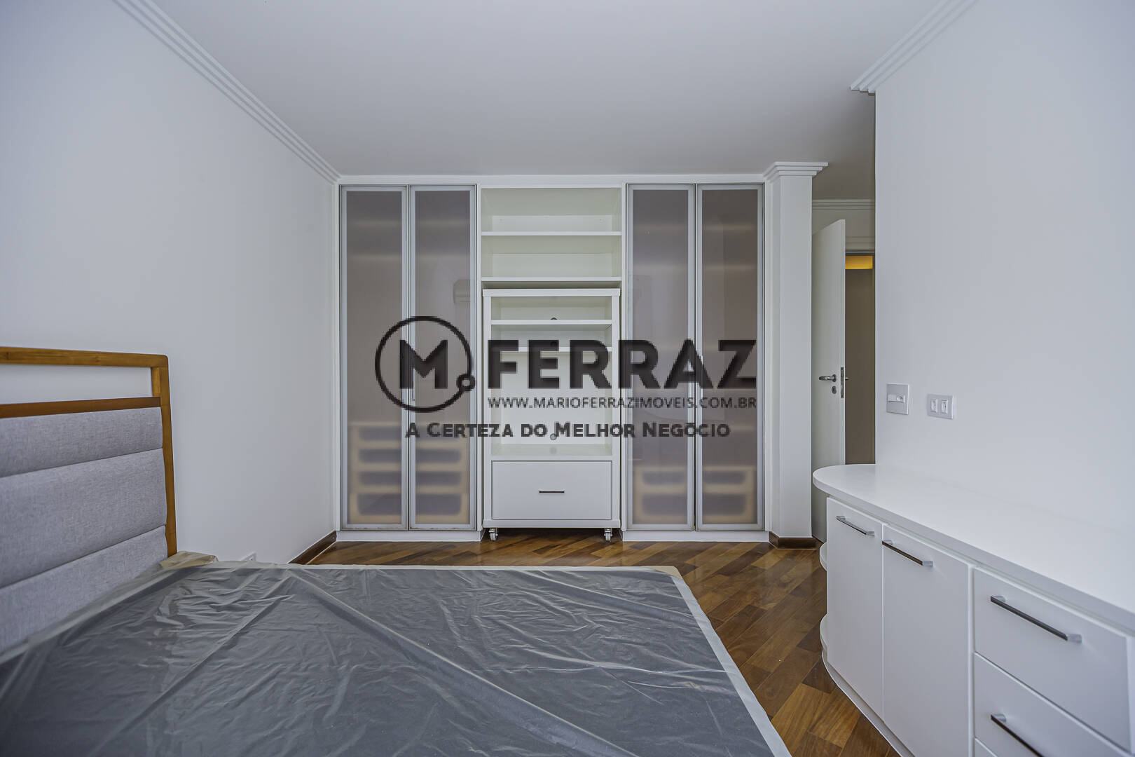 Apartamento para alugar com 3 quartos, 280m² - Foto 15